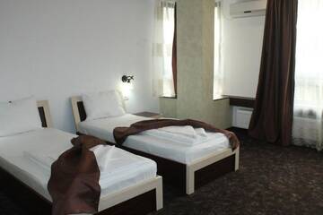 Фото номера Двухместный номер с 1 кроватью или 2 отдельными кроватями Отель Hotel Restaurant Imperial г. Сигишоара 4