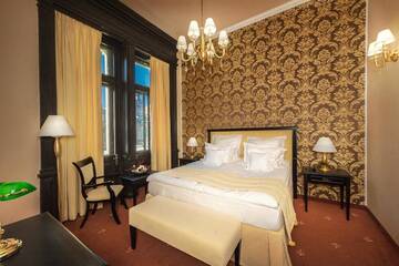 Фото номера Двухместный номер Делюкс с видом на крепость Отель Hotel Central Park Sighisoara г. Сигишоара 4