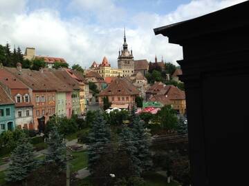 Фото номера Двухместный номер Делюкс с видом на крепость Отель Hotel Central Park Sighisoara г. Сигишоара 3