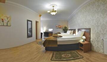 Фото номера Attic Superior Triple Room Отель Hotel Bulevard Sighisoara г. Сигишоара 2