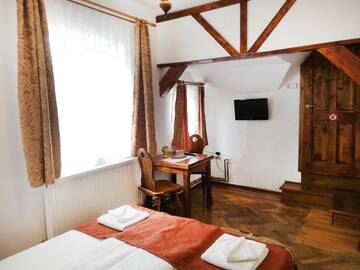 Фото номера Double Room with Attic Bathroom Гостевой дом Pensiunea Casa Sighisoreana г. Сигишоара 2