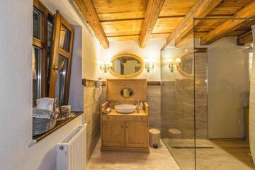 Фото номера Улучшенный двухместный номер с 1 кроватью Гостевой дом Casa Savri г. Сигишоара 7