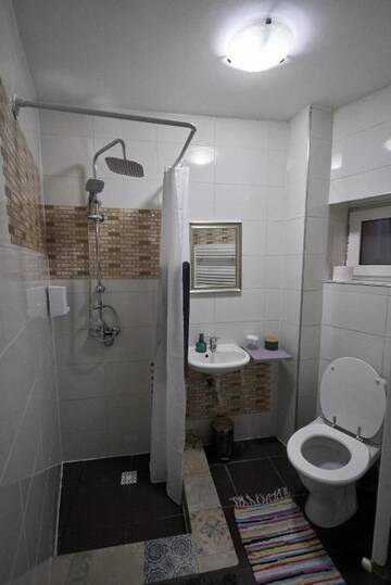 Фото номера Стандартный номер с кроватью размера &quot;king-size&quot; Гостевой дом Old Town Apartments г. Сигишоара 17