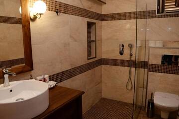 Фото номера Люкс с 2 спальнями Гостевой дом Carolina House г. Сигишоара 4