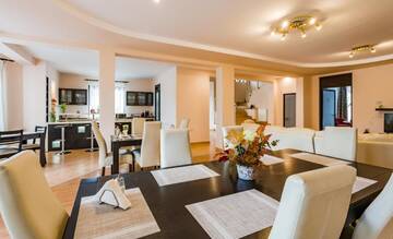 Фото номера Вилла Делюкс Гостевой дом Flora Luxury House г. Сигишоара 6