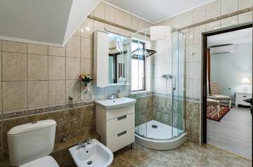 Фото номера Двухместный номер Делюкс с 1 кроватью Гостевой дом Flora Luxury House г. Сигишоара 6