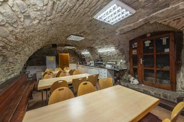 Фото номера Одноместный номер с общей ванной комнатой Хостелы Burg Hostel Sighisoara г. Сигишоара 3