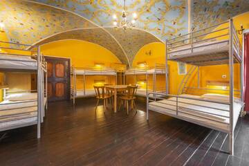 Фото номера Кровать в общем 8-местном номере для мужчин и женщин Хостелы Burg Hostel Sighisoara г. Сигишоара 2