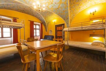 Фото номера Кровать в общем 8-местном номере для мужчин и женщин Хостелы Burg Hostel Sighisoara г. Сигишоара 7