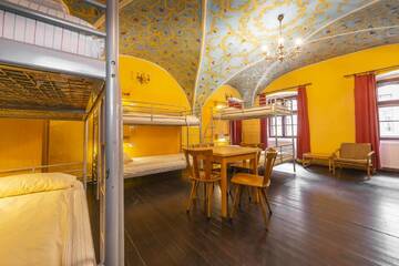 Фото номера Кровать в общем 8-местном номере для мужчин и женщин Хостелы Burg Hostel Sighisoara г. Сигишоара 4