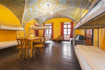 Фото номера Кровать в общем 8-местном номере для мужчин и женщин Хостелы Burg Hostel Sighisoara г. Сигишоара 5