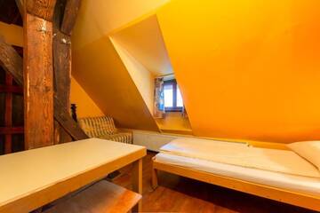 Фото номера Трехместный номер с общей ванной комнатой Хостелы Burg Hostel Sighisoara г. Сигишоара 4