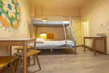 Фото номера Кровать в общем номере для женщин с 4 кроватями Хостелы Burg Hostel Sighisoara г. Сигишоара 3