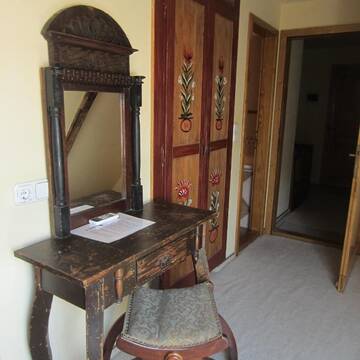Фото номера Double Room with Painting Lessons in the Citadel Гостевой дом Pensiune Citadela Sighisoara г. Сигишоара 9