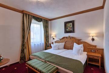 Фото номера Стандартный двухместный номер с 1 кроватью Отель Mercure Sighisoara Binderbubi Hotel &amp; Spa г. Сигишоара 5