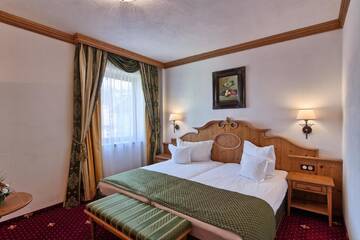 Фото номера Стандартный двухместный номер с 1 кроватью Отель Mercure Sighisoara Binderbubi Hotel &amp; Spa г. Сигишоара 2