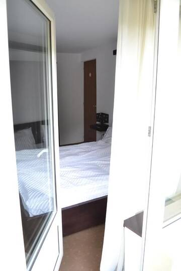 Фото номера Улучшенный двухместный номер с 1 кроватью Гостевой дом CHIC CITY Rooms г. Сигишоара 4