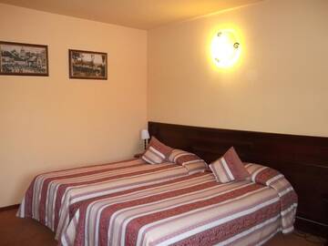 Фото номера Двухместный номер с 2 отдельными кроватями Отель Hotel Transilvania г. Сигишоара 3